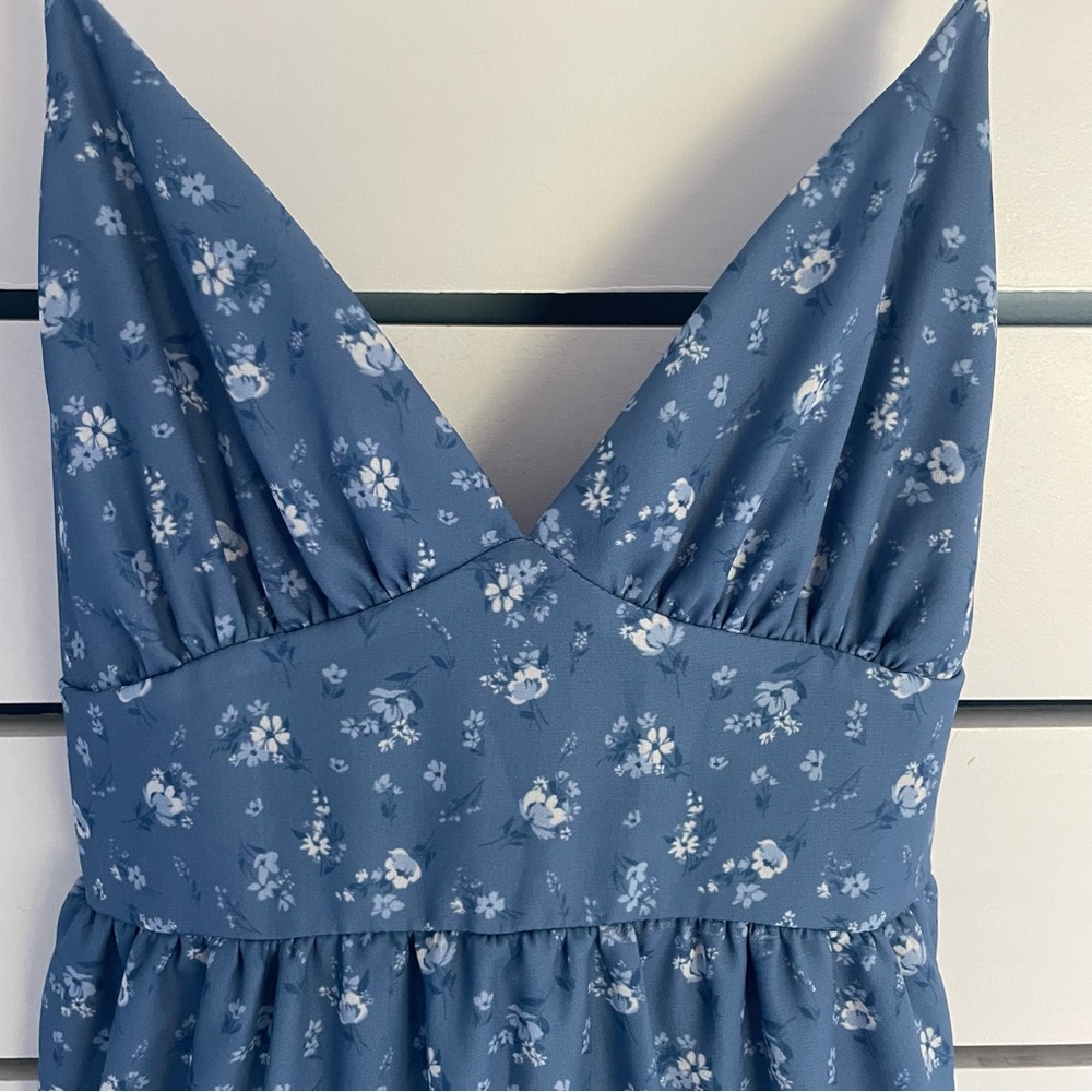 NWT small blue floral mini dress with tie bow in the back - Picture 7 of 11